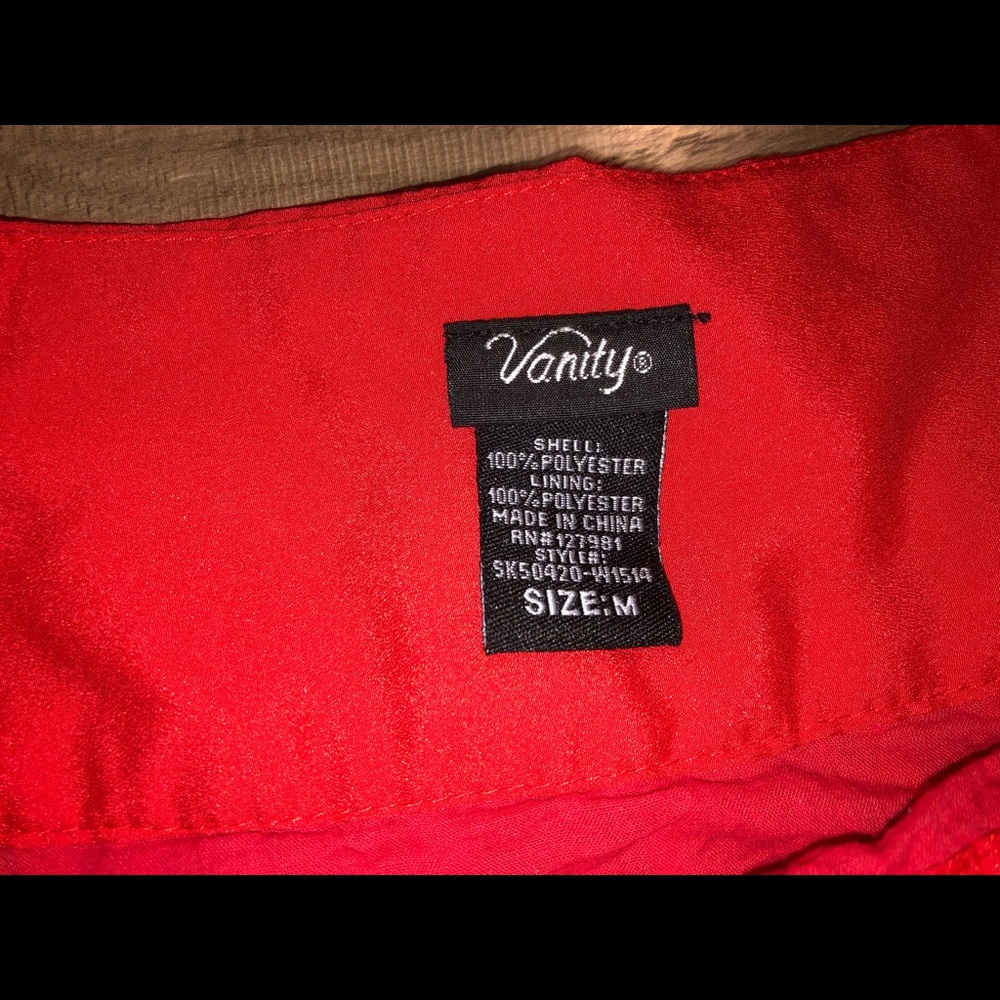 Red skirt - Picture 3 of 3